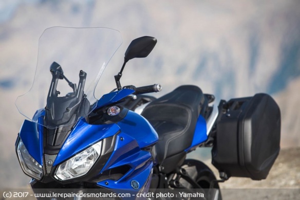 La GT est dotée d'une bulle haute et de valises rigides
