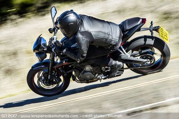 Triumph Street Triple sur route