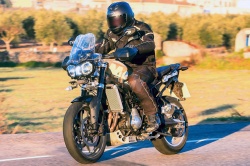 Une nouvelle Triumph Tiger en développement - crédit photo : Motorcycle News