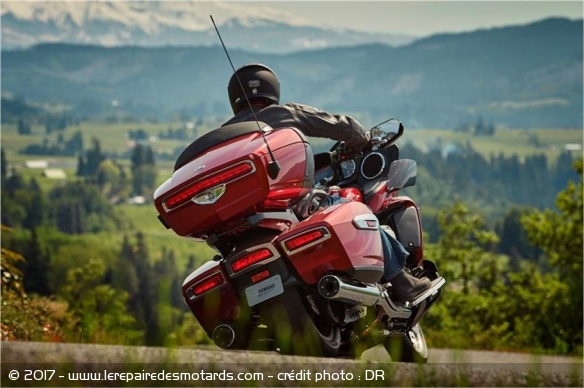 Nouveauté : Yamaha Star Venture, en action, vue de l'arrière