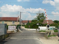 Un passage à niveau à barrières (crédit : David Monniaux)