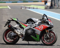 Promo : Aprilia offre le silencieux Akrapovic
