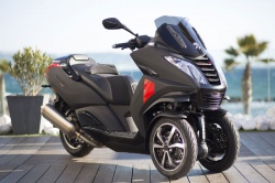 Les scooters Peugeot au Salon de Genève
