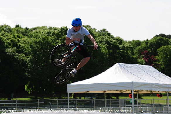 Saut en vélo au Paris Bike Festival