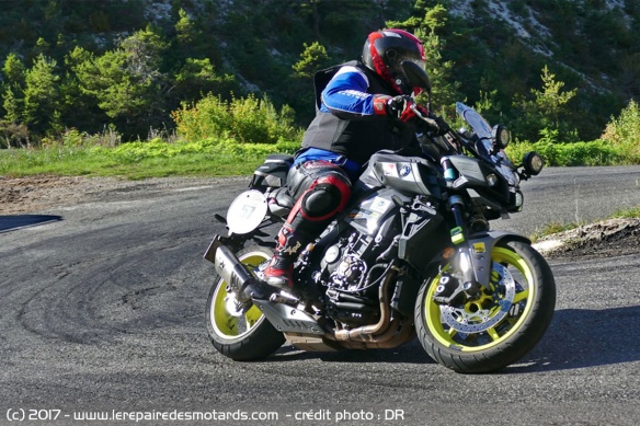 Serge Martin sur Yamaha pendant le Moto Tour