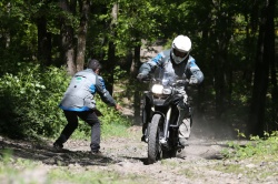 Une école de formation au voyage à moto