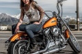 Miss Tattoo roule Harley
