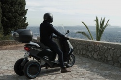 Eccity finance son scooter électrique à 3-roues