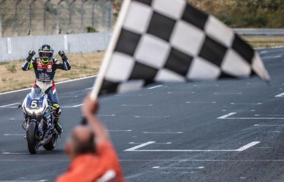 8h Oschersleben : victoire F.C.C. TSR Honda France