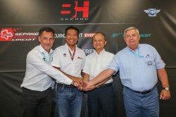 François Ribeiro (Eurosport Events), Razlan Razali (Sepang Circuit), Susumu Yamahashita (Suzuka Circuit) et Vito Ippolito (FIM)