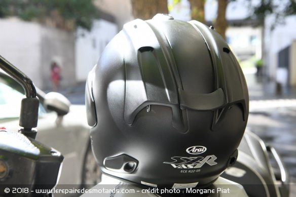 Arrière du casque jet Arai SZ-R VAS Arrière du casque jet Arai SZ-R VAS