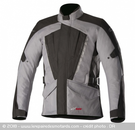 Le blouson existe aussi en Noire et Gris 