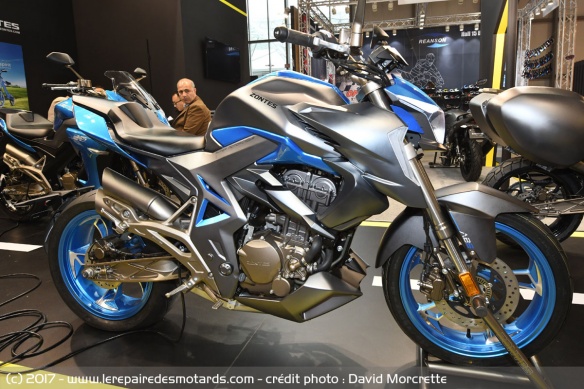 Le roadster Zontes 310 lors du salon EICMA Le roadster Zontes 310 lors du salon EICMA