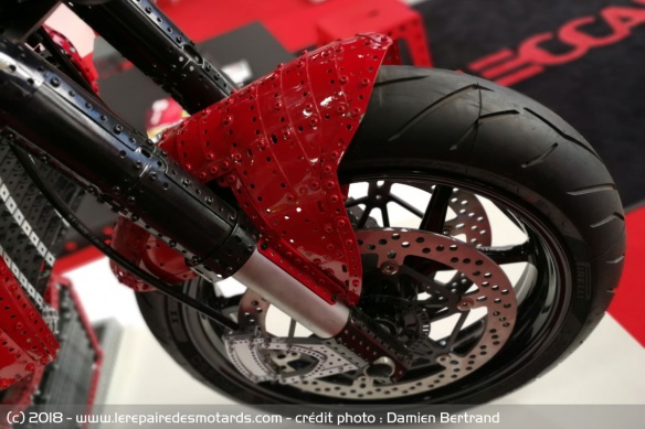 Roue avant de la Ducati Monster 1200 en Meccano