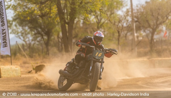 Street Rod Harley-Davidson en flat track