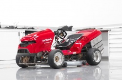Une nouvelle tondeuse à moteur de Fireblade SP