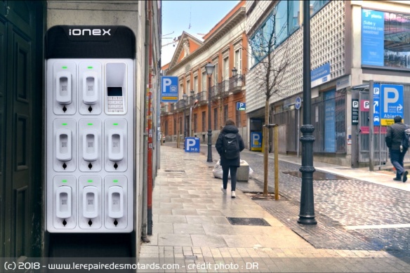 Le concept repose avant tout sur des bornes de charge en libre-service