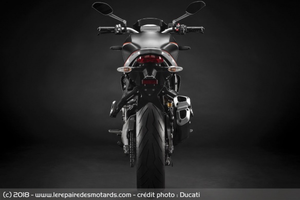 Ducati Monster 821 Stealth Ducati Monster 821 Stealth