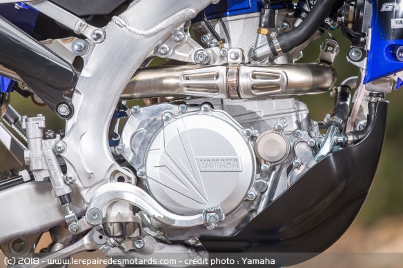 Le moteur est dérivée de l'YZ450F