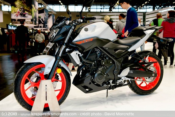 La Yamaha MT-03 avec son nouveau coloris
