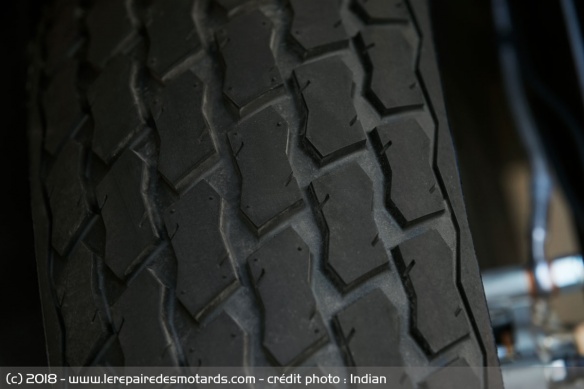 Les FTR sont chaussées en Dunlop DT3-R Radial