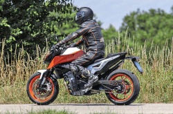 De l'R pour la 790 Duke - crédit photo : Morebikes.co.uk
