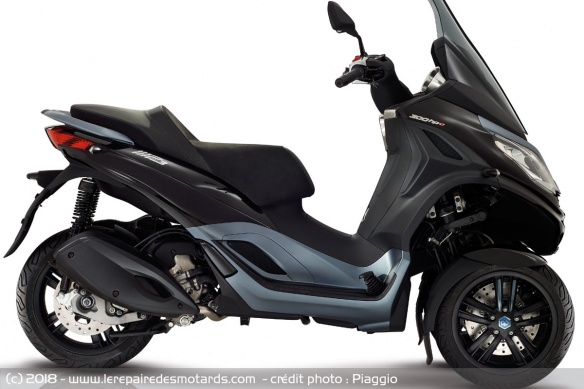 Piaggio MP3 300 HPE de coté