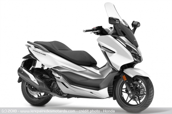 Scooter Honda Forza 300 blanc