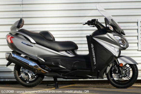 Suzuki Burgman 650 Executive First Class Suzuki Burgman 650 Executive First Class