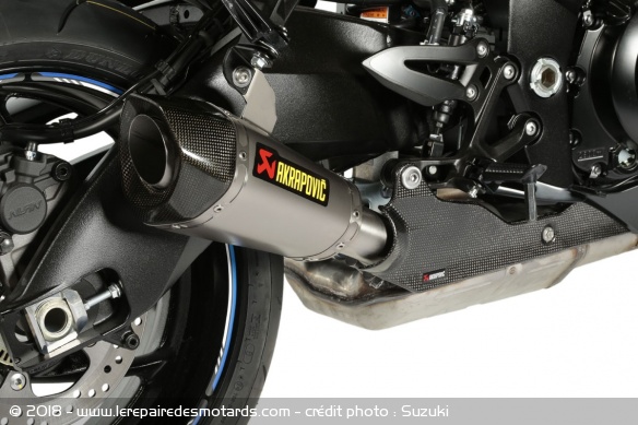 Le silencieux Akrapovic en titane