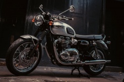 Triumph Bonneville T120 Diamond Edition