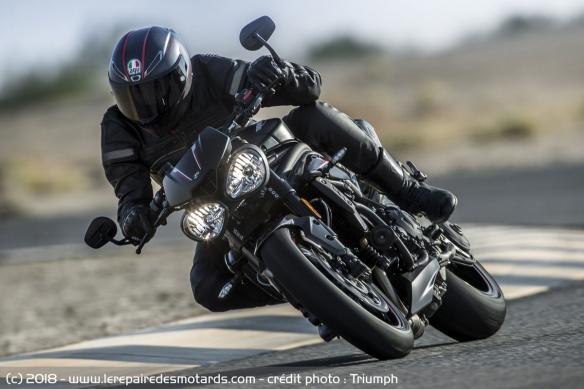 Triumph Speed Triple RS en courbe