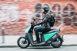 Paris : câbles de frein sectionnés sur les scooters électriques - Crédit photo : COUP