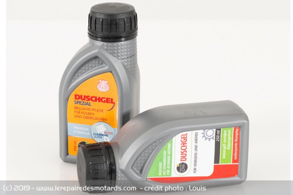 Les bidons d'huile gel douche