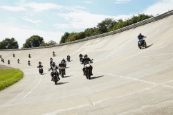 Roulez sur l'anneau de Montlhéry pour le Café Racer Festival