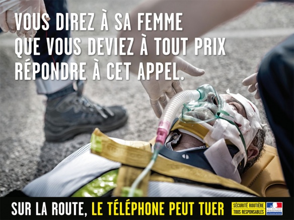 L'utilisation du téléphone au volant est punie d'une amende de 135€ et d'un retrait de 3 points