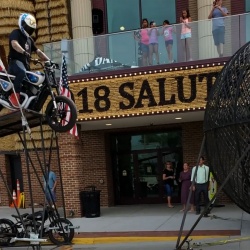 Il chute de la rampe à Sturgis