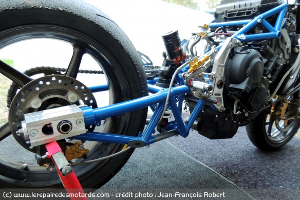 Le bras-oscillant de la Roadson Moto2