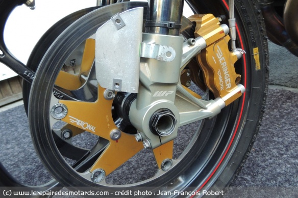 Le frein avant Beringer de la Roadson Moto2