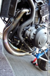 Le trois cylindres issu de la Triumph Street Triple 765