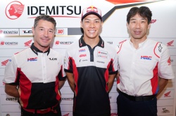 Lucio Cecchinello, Takaaki Nakagami et Tetsuhiro Kuwata