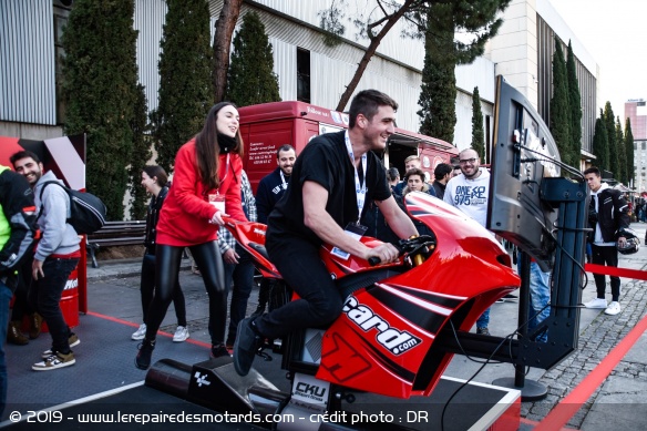 Jeu moto sur simulateur à Carole