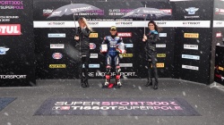 La neige a perturbé les qualifs du matin, notamment le Supersport 300