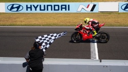 WSBK : Bautista passe le drapeau à damier !