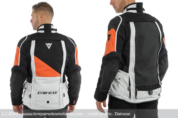 Le panneau de ventilation arrière de la veste D-Explorer 2