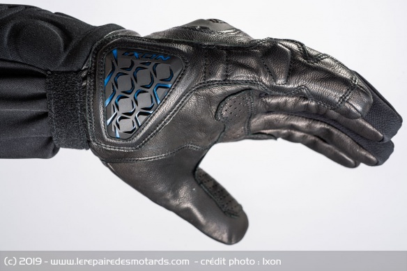 Renforts, cuir, doublure... les gants de l'IT-Series sont tous certifiés CE Renforts, cuir, doublure... les gants de l'IT-Series sont tous certifiés CE