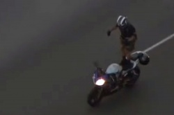 Il nargue la police pendant une poursuite