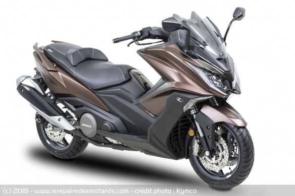 Kymco AK 550