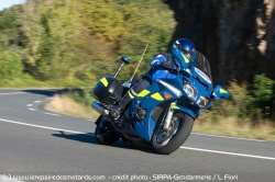 Un motard en excès de vitesse prétexte sa rééducation 