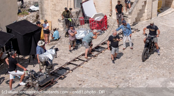 La Triumph Scrambler 1200 sur le tournage de No Time To Die La Triumph Scrambler 1200 sur le tournage de No Time To Die
